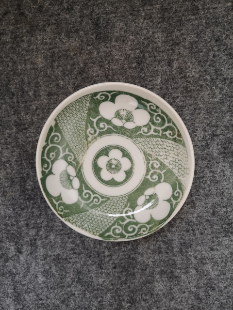 古玩陶瓷綠彩梅紋盤拍賣,當(dāng)前價(jià)格168元