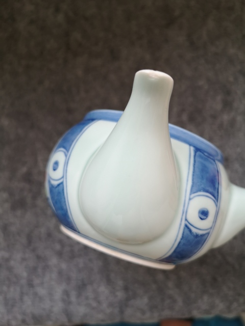 古玩陶瓷青花加彩執(zhí)壺拍賣，當前價格298元