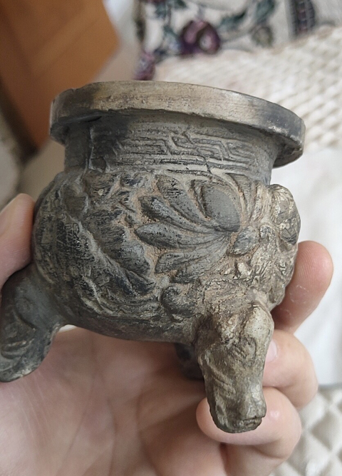 古玩陶瓷黑陶刻花嬰戲花卉紋香爐拍賣，當前價格2000元