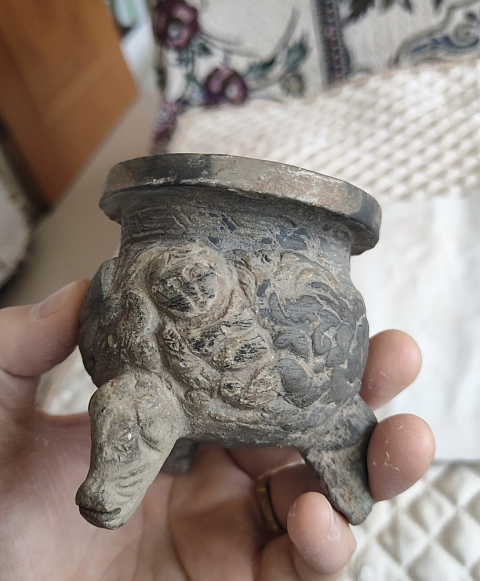 古玩陶瓷黑陶刻花嬰戲花卉紋香爐拍賣，當前價格2000元