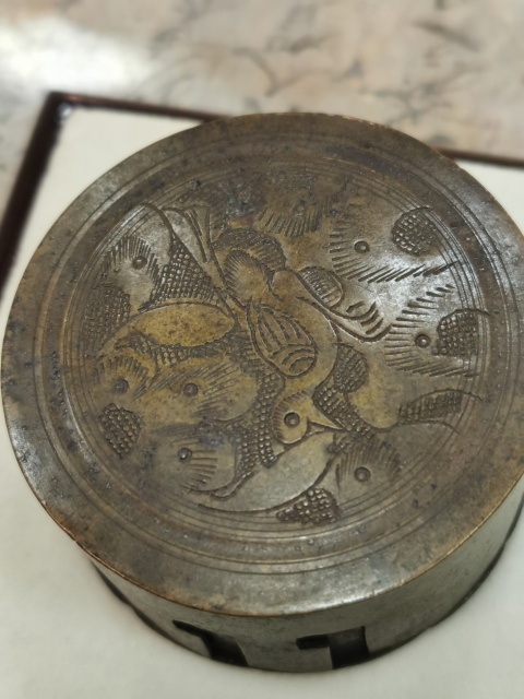 古玩雜項清末民國花鳥紋銅墨盒拍賣，當前價格350元