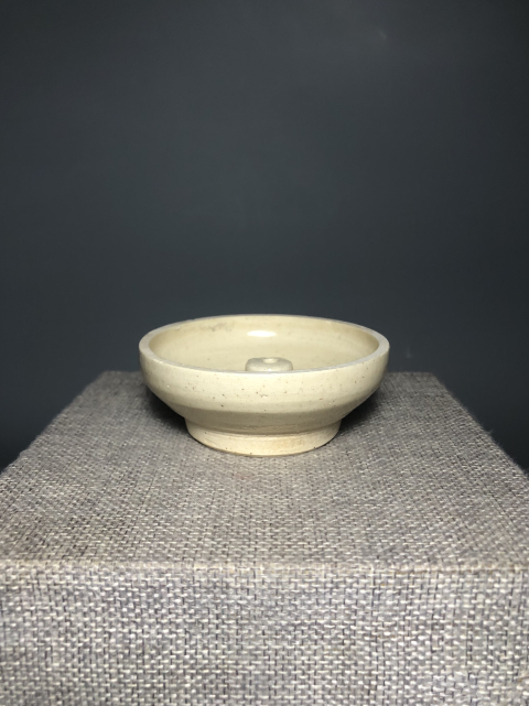 古玩陶瓷【明代】景德鎮窯系米黃釉燈盞【已經平臺保真】拍賣，當前價格999元