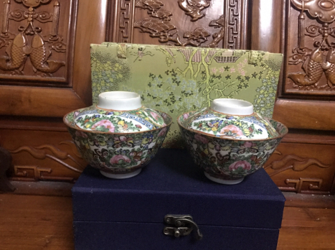 古玩陶瓷（精品蓋碗）晚清—花碟紋廣彩蓋碗一個拍賣，當(dāng)前價格1000元