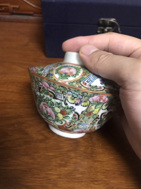 古玩陶瓷（精品蓋碗）晚清—花碟紋廣彩蓋碗一個拍賣，當(dāng)前價格1000元