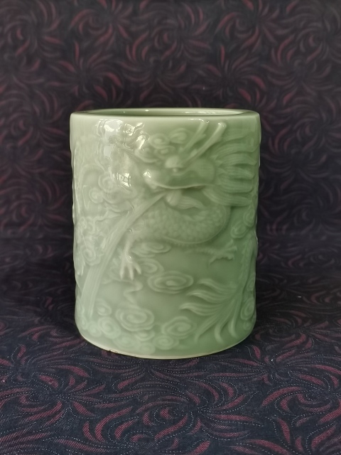 古玩陶瓷【龍紋筆筒】民國解放初豆青釉印模龍紋筆筒拍賣,當(dāng)前價格600元