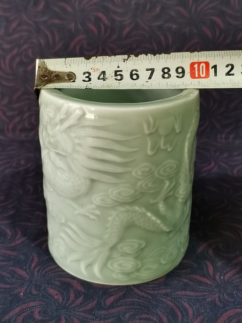 古玩陶瓷【龍紋筆筒】民國解放初豆青釉印模龍紋筆筒拍賣,當(dāng)前價格600元