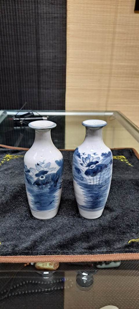 古玩陶瓷清荷花紋青花瓶一對拍賣,當前價格4000元