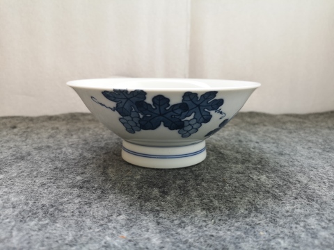 古玩陶瓷葡萄紋青花碗拍賣,當前價格120元