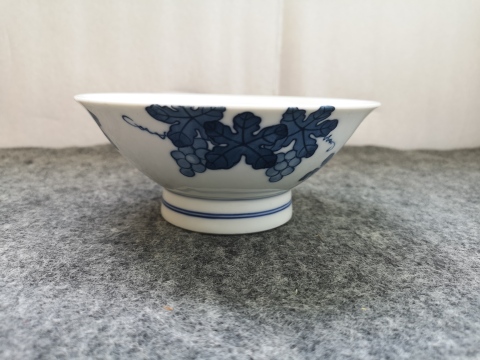 古玩陶瓷葡萄紋青花碗拍賣,當前價格120元
