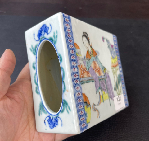 古玩陶瓷粉彩仕女圖脈枕（帶域鑒保真卡）拍賣，當(dāng)前價格6880元