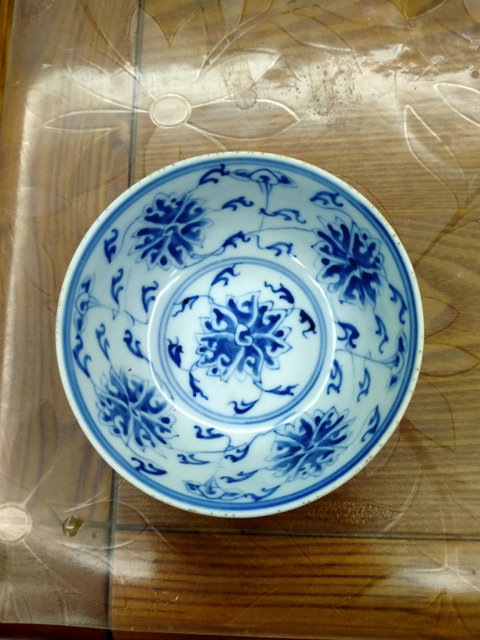 古玩陶瓷若深珍藏外紫金釉內(nèi)青花纏枝蓮紋碗拍賣,當前價格3000元