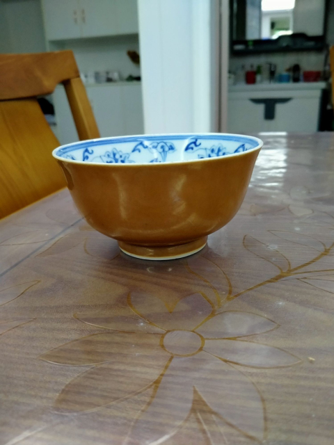 古玩陶瓷若深珍藏外紫金釉內(nèi)青花纏枝蓮紋碗拍賣,當前價格3000元
