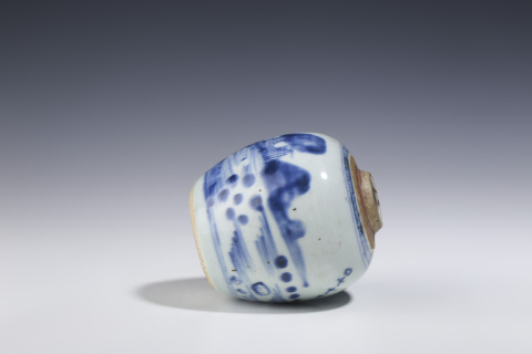 中国　大清乾隆年製款　青花　山水人物文　八角面取瓶　M　R7289B 中国 大清乾隆年製款 青花 山水人物文 八角面取瓶 M