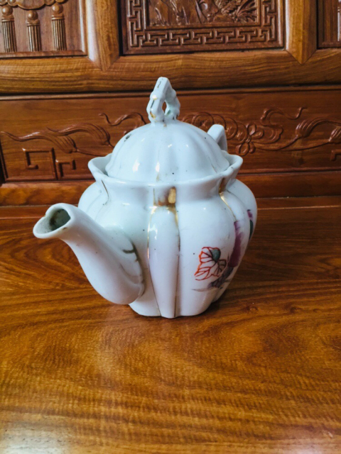 古玩陶瓷民國彩繪瓜果紋瓜棱蓋壺拍賣,當前價格0元