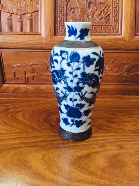 古玩陶瓷(清晚期)青花龍穿花紋梅瓶拍賣,當前價格0元