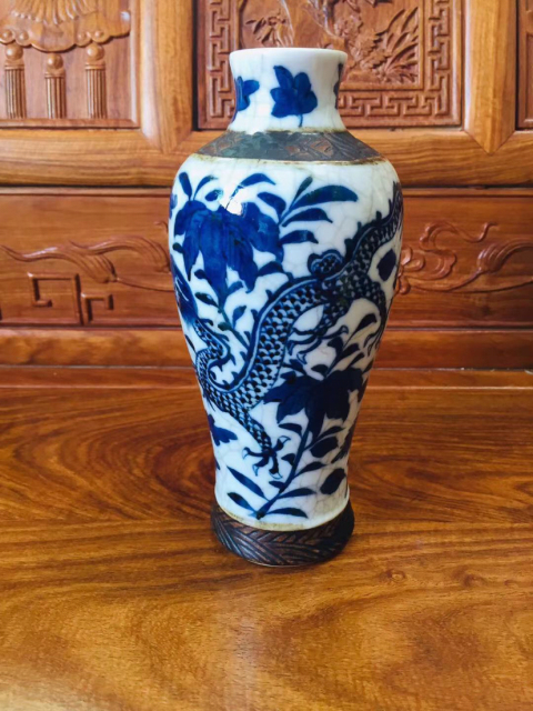 古玩陶瓷(清晚期)青花龍穿花紋梅瓶拍賣,當前價格0元