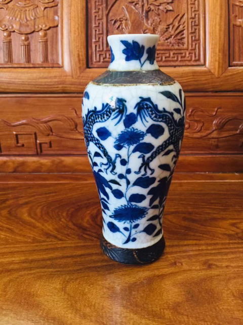 古玩陶瓷(清晚期)青花龍穿花紋梅瓶拍賣,當前價格0元
