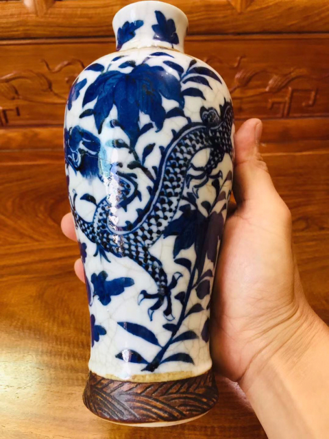 古玩陶瓷(清晚期)青花龍穿花紋梅瓶拍賣,當前價格0元