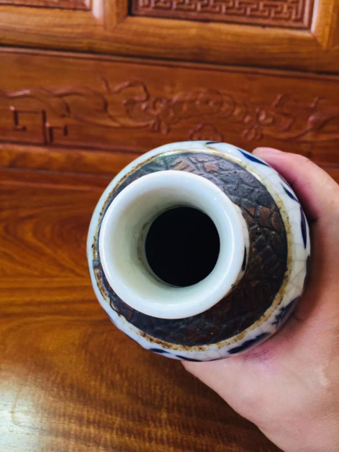 古玩陶瓷(清晚期)青花龍穿花紋梅瓶拍賣,當前價格0元