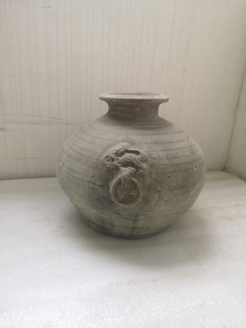 古玩陶瓷灰陶鋪首銜環(huán)罐拍賣，當(dāng)前價格999元