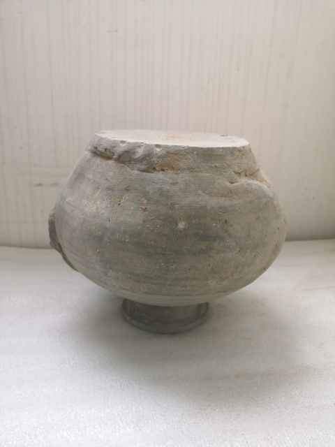 古玩陶瓷灰陶鋪首銜環(huán)罐拍賣，當(dāng)前價格999元