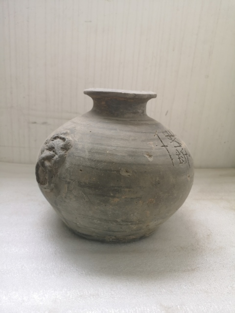 古玩陶瓷灰陶鋪首銜環(huán)罐拍賣，當(dāng)前價格999元