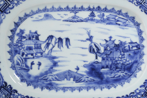 古玩陶瓷清中·青花山水人物紋倭角盤拍賣,當前價格680元