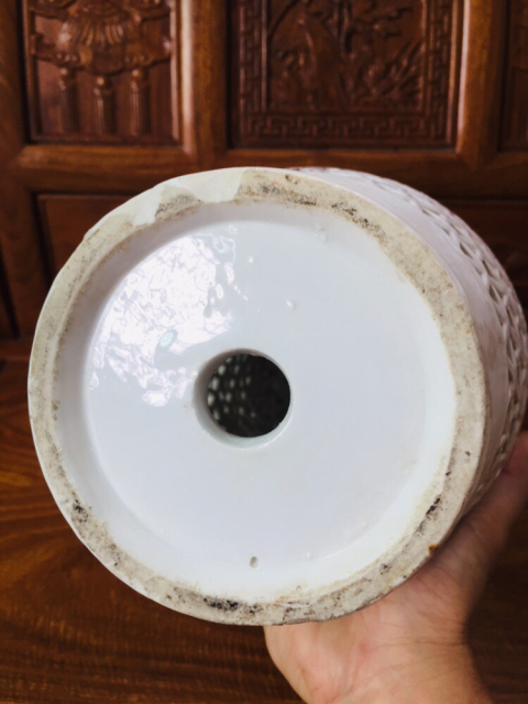 古玩陶瓷鏤空梅紋瓶拍賣,當前價格188元
