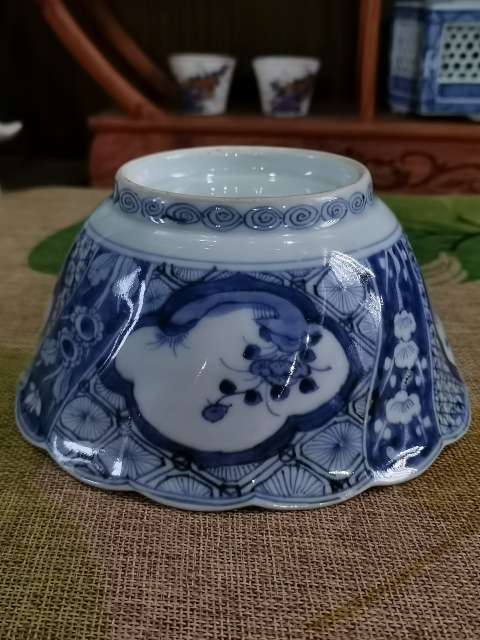 古玩陶瓷【盛惠】晚清民國青花花口大碗拍賣，當前價格600元