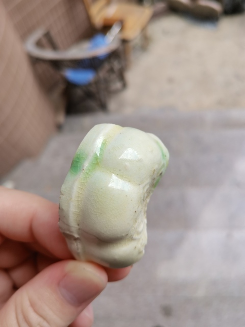 古玩陶瓷長沙窯印花白釉綠彩瓜棱粉盒標本拍賣，當前價格58元