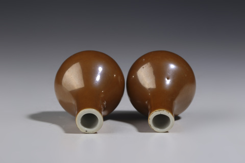 古玩陶瓷清中早·紫金釉天球瓶一對(duì)拍賣,當(dāng)前價(jià)格3950元