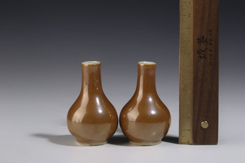古玩陶瓷清中早·紫金釉天球瓶一對(duì)拍賣,當(dāng)前價(jià)格3950元