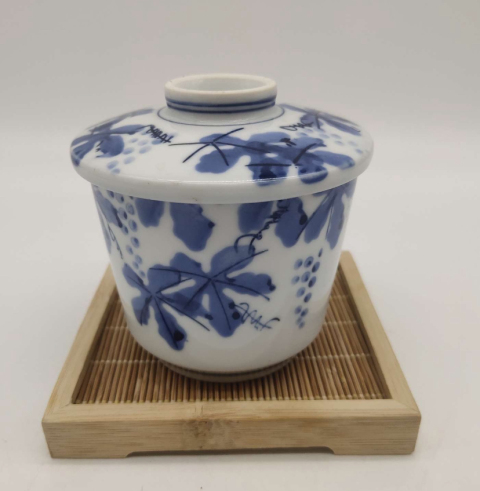 古玩陶瓷葡萄紋青花蓋碗拍賣,當(dāng)前價格150元