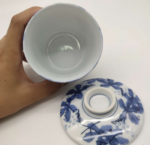古玩陶瓷葡萄紋青花蓋碗拍賣,當(dāng)前價格150元