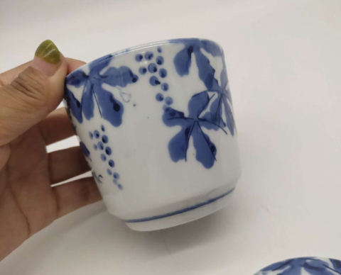 古玩陶瓷葡萄紋青花蓋碗拍賣,當(dāng)前價格150元