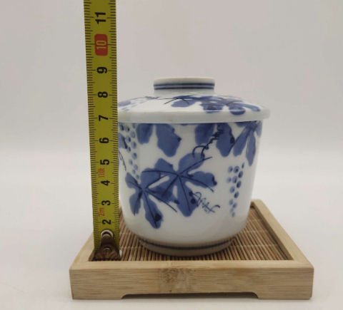 古玩陶瓷葡萄紋青花蓋碗拍賣,當(dāng)前價格150元