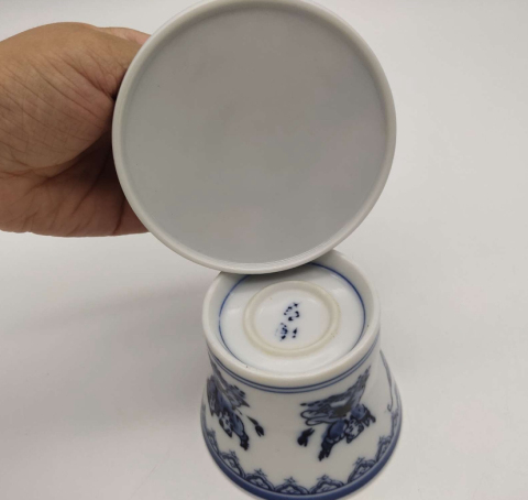 古玩陶瓷嬰戲紋青花蓋杯拍賣，當前價格220元