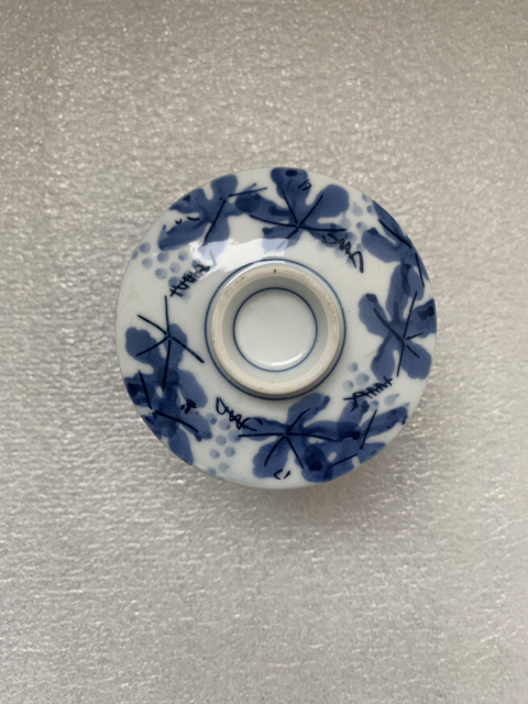 古玩陶瓷葡萄紋青花蓋碗拍賣,當(dāng)前價格150元