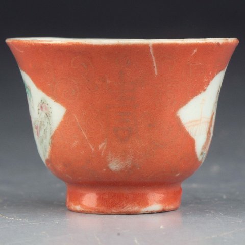古玩陶瓷4487】清中期  粉彩**紅地開光人物故事紋鈴鐺杯拍賣，當(dāng)前價格1500元
