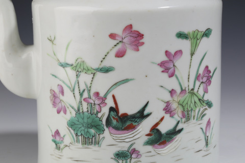 古玩陶瓷【優(yōu)品出品必出精品】清晚·粉彩花鳥紋茶壺拍賣,當(dāng)前價格2288元