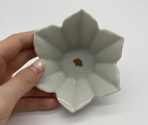 古玩陶瓷梅紋花口杯拍賣,當前價格198元