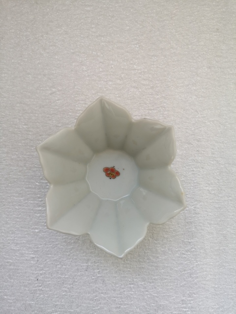 古玩陶瓷梅紋花口杯拍賣,當前價格198元
