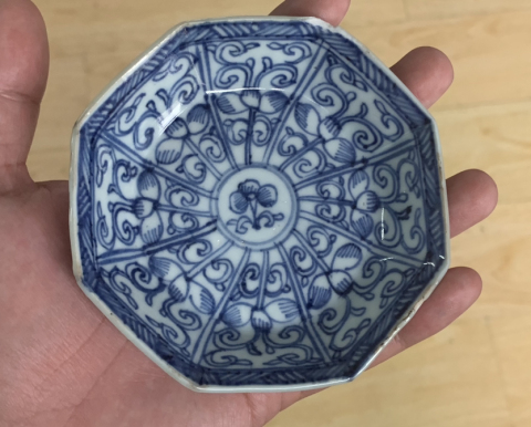 古玩陶瓷花卉紋青花八角盤拍賣,當(dāng)前價格688元