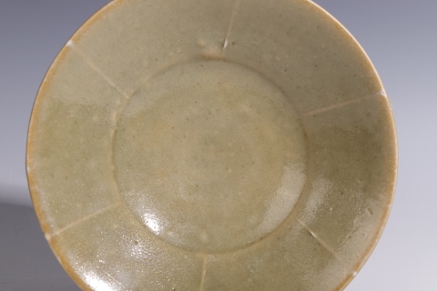古玩陶瓷北宋·耀州窯花口出筋盤拍賣，當前價格23800元