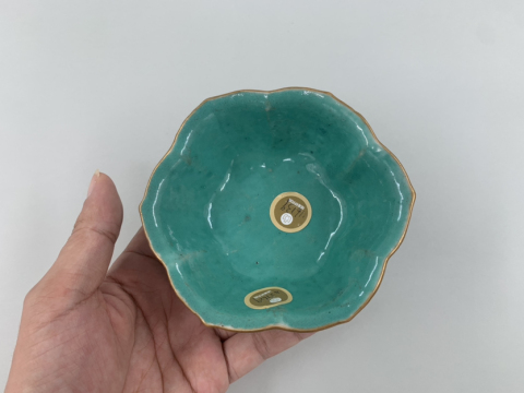 古玩陶瓷清 同治·綠松石釉地粉彩纏枝花卉紋碗拍賣，當前價格2800元