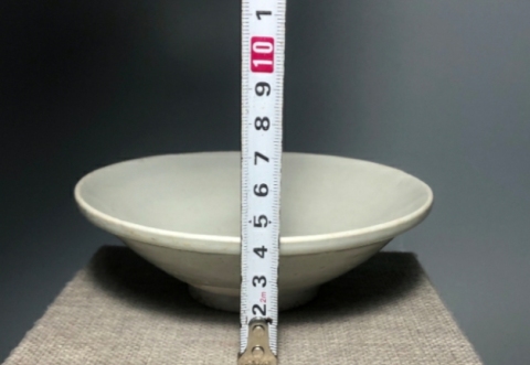 古玩陶瓷白釉唇口圈足碗拍賣，當前價格999元