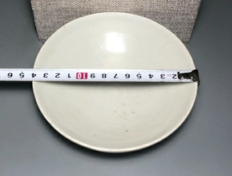 古玩陶瓷白釉唇口圈足碗拍賣，當前價格999元