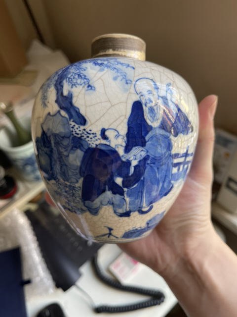 古玩陶瓷煨瓷青花洞石欄桿人物紋罐拍賣,當(dāng)前價(jià)格3000元