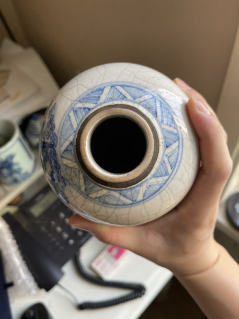 古玩陶瓷煨瓷青花洞石欄桿人物紋罐拍賣,當(dāng)前價(jià)格3000元