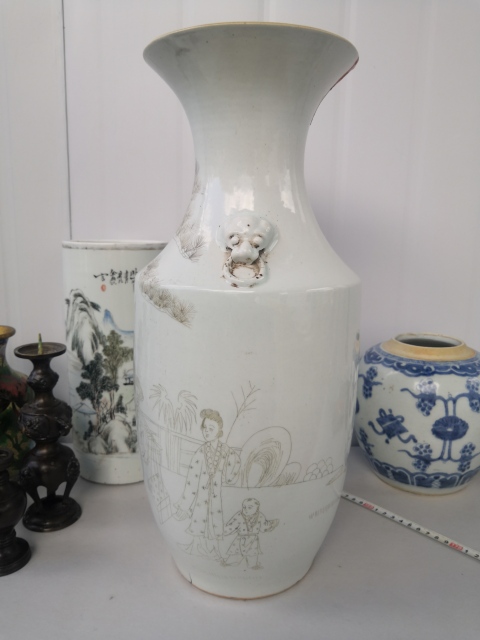 古玩陶瓷白釉刻瓷人物紋雙鋪首撇口瓶拍賣，當前價格900元